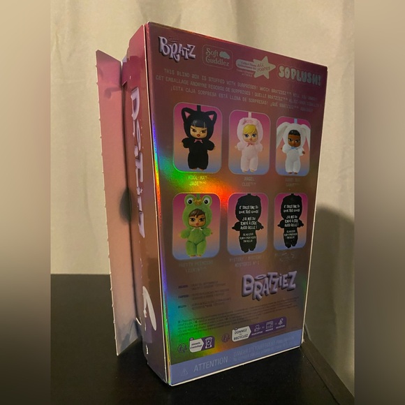 Bratziez Keychain Mystery Box - Picture 3 of 4